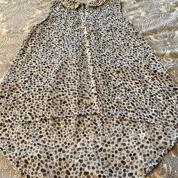 Sleeveless summer top - Picture 2 of 6